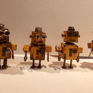 Handgefertigter Holzblock Steampunk Roboter Holzfigur / Skulptur