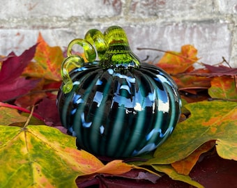 Pine Green Pumpkin, Blown Glass, Spotted Pumpkin, Glass Pumpkin, Halloween Decoration, Housewarming Gift Idea, Glass Sculpturet