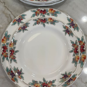Set of 6 Royal Doulton &quot;Autumn Fruits”  Bread Dessert Side Plates China