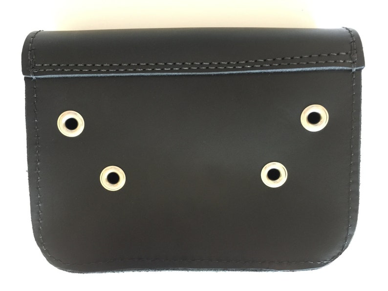 BOLT ON bag fits only /'06-Up Dynas with decorative trim on the battery cover. Hand Made in USA Black Cowhide Leather Dyna Battery Bag