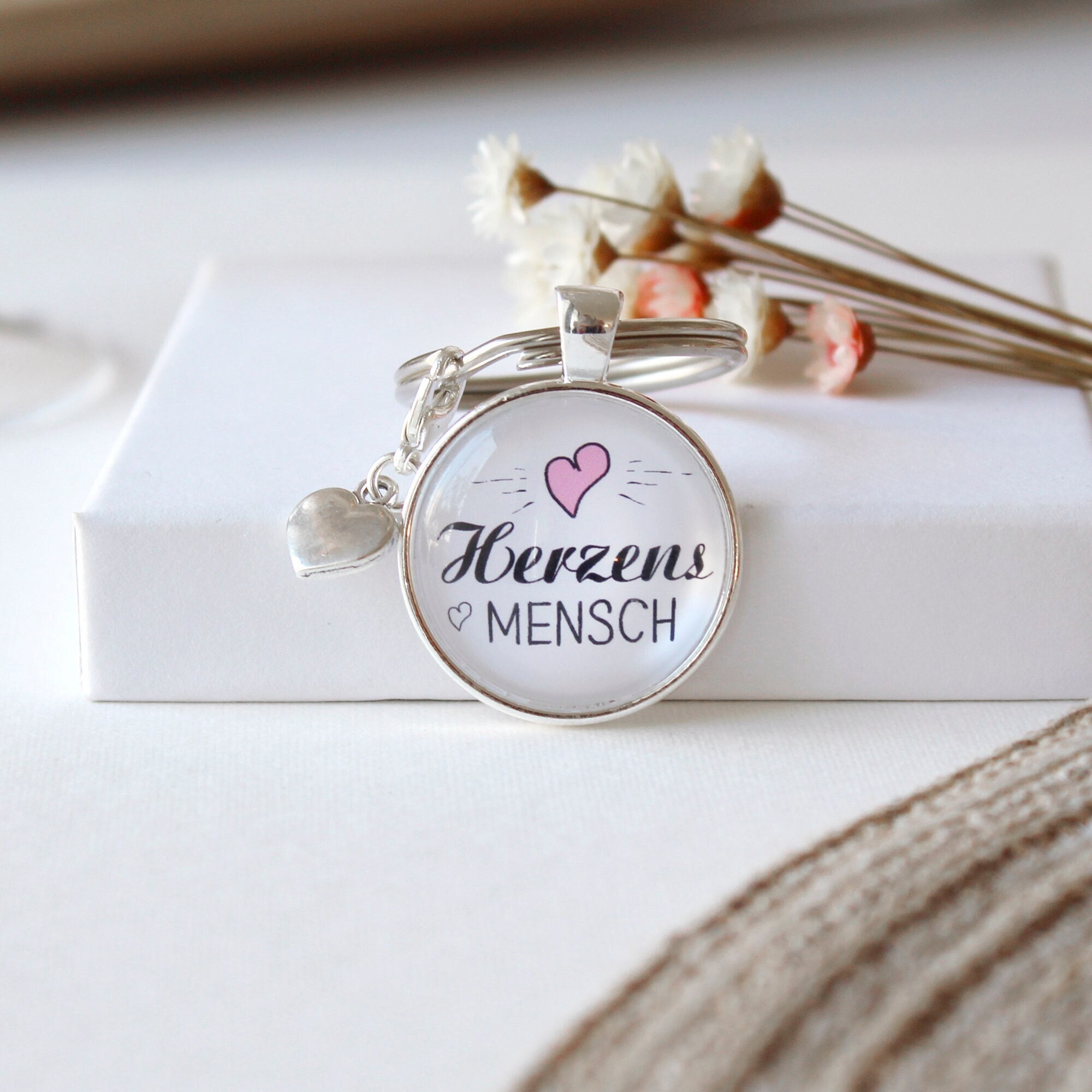FABACH Herz Schlüsselanhänger Aus Leder Mit Gravur - Personalisiertes Geschenk Für Herzensmenschen