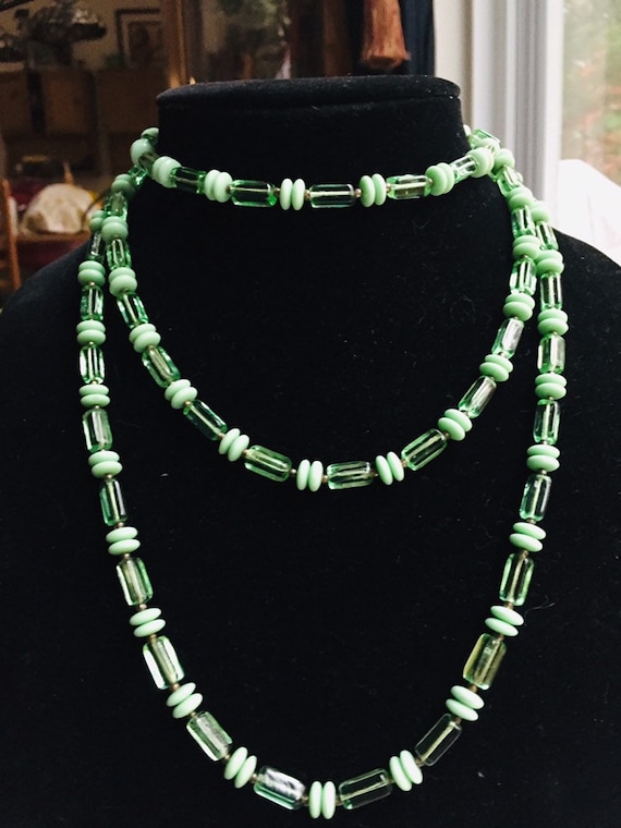 Art Deco Bright Green Long Beaded Necklace