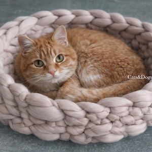 Handmade cat bed made from 100% merino wool / wool dog bed / cat basket / dog basket / wool pet bed / chunky knit pet bed / natural wool pet bed image 1
