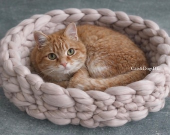 Handmade cat bed made from 100% merino wool / wool dog bed / cat basket / dog basket / wool pet bed / chunky knit pet bed / natural wool pet bed