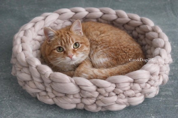Handgefertigtes Katzenbett aus 100% Merinowolle/Hundebett Wolle/Katzenkorb/Hundekorb/Wool Petbed/Grobstrick Tierbett/Naturwolle Haustierbett