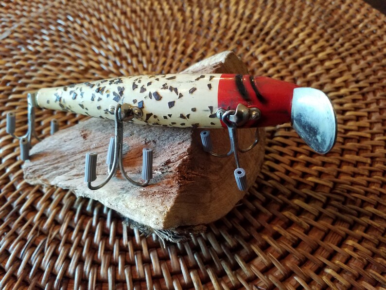 Download Vintage Pflueger Series 5000 Palomine Shallow Diving Wood Fishing Lure With Carved Painted Eyes Red Head White Body With Silver Glitter 3t Toys Games Sports Outdoor Recreation Delage Com Br