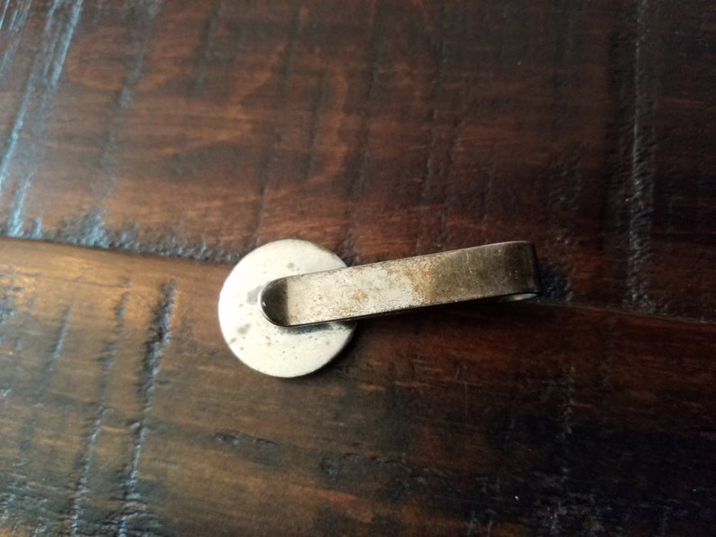 Vintage Antique 1950/'s To The 1960/'s Gold Coin And Silvertone Tie Bar With A Coin