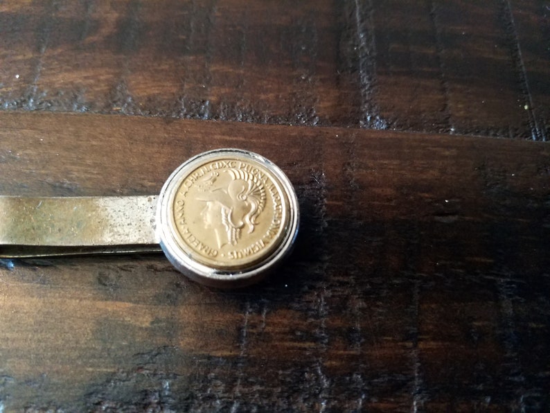 Vintage Antique 1950/'s To The 1960/'s Gold Coin And Silvertone Tie Bar With A Coin