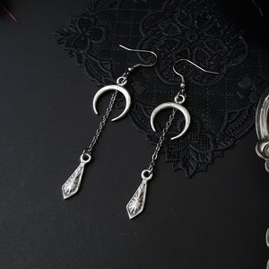 Boucles d'oreilles lune et étincelle - Witchy, alternative, goth, sorcière, gothique, céleste, bohème, Equinoxart