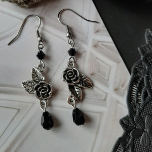 Boucles d'oreilles gothiques rose et cristal noir - Gothique, romantique, sombre, tradgoth, sorcière, vintage, equinoxart