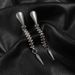 Vertebrae spike stainless stud earrings - Industrial, xenomorph, gothic, alternative, chunky chain, Equinoxart