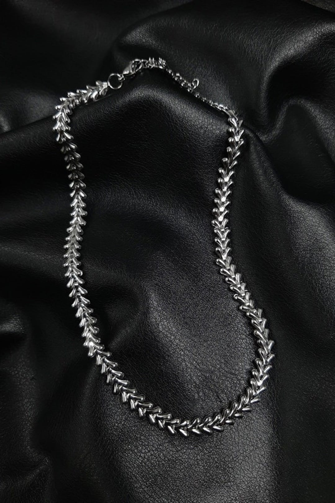 Stainless Steel Skeletal Spine Choker: Gothic Vertebrae Necklace