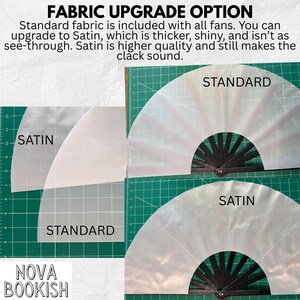 K&ouml;nnte beinhalten: Ein Vergleich von Standard- und Satin-Stoffoptionen f&uuml;r F&auml;cher. Der Text lautet: FABRIC UPGRADE OPTION. Standard fabric is included with all fans. You can upgrade to Satin, which is thicker, shiny, and isn't as see-through. Satin is higher quality and still makes the clack sound. Beschriftungen zeigen SATIN- und STANDARD-Versionen auf einer gr&uuml;nen Schneidematte.
