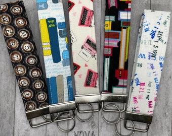 Sleutelhanger van literaire stof: sleutelhanger boekenliefhebber