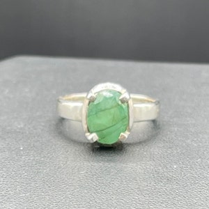 Natuurlijke smaragd sterlingzilveren ring (maat 8)