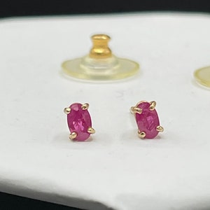0,66 Karat Natürliche Rubin 14K Gelbgold Ohrstecker