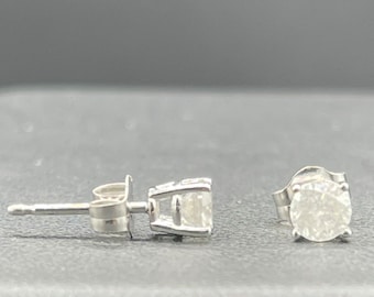 Örhängen med 0,50 karat naturlig vit diamant i 14 karat vitt guld