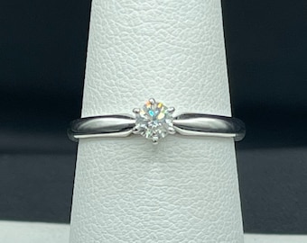 Natural Diamond 14k White Gold Engagement Ring (Size 7)