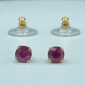 1.65 Carat Natural Ruby 14k Yellow Gold Stud Earrings