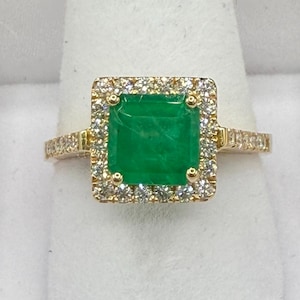 2.64 Carat Natural Emerald & Diamond Halo 18k Yellow Gold Ring (Size 7.25)