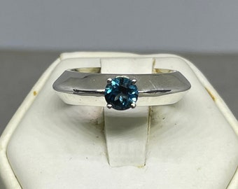 Anello in argento sterling con topazio blu (misura 6,25)