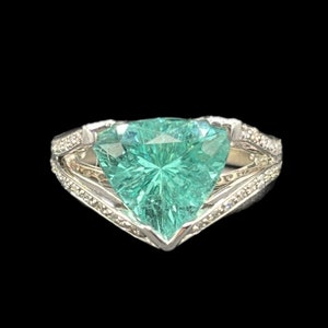 4.67 Carat AGL zertifizierter Paraiba-Turmalin und Diamant 18K Weißgold Ring (Größe 6.5)