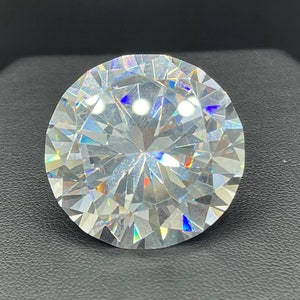 161 Carat Top Quality Ideal Diamond Cut Cubic Zirconia Loose Gemstone (30 MM)