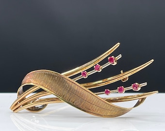 Vintage Solid 18k Yellow Gold Natural Ruby Brooch Pin