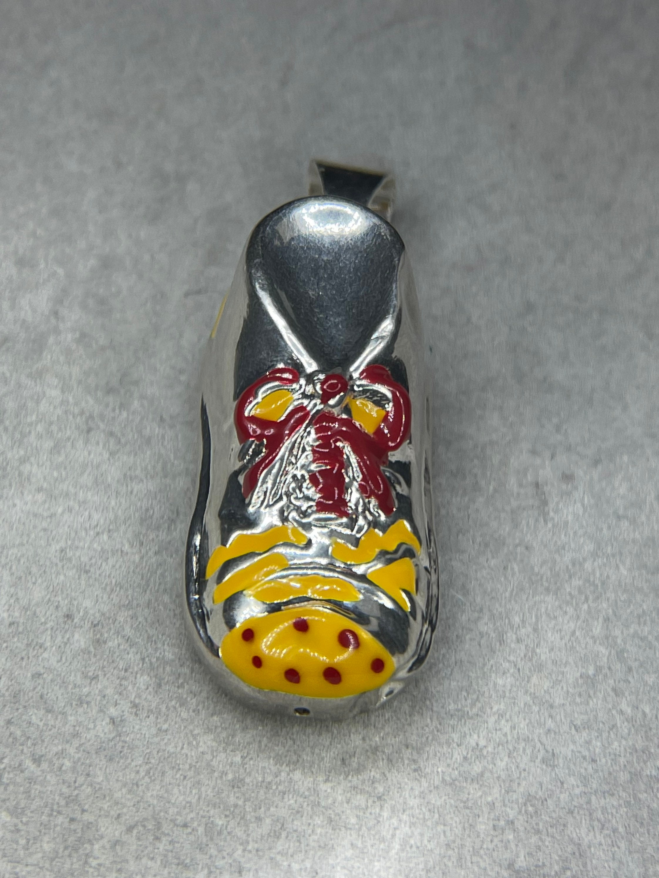 Pendentif En Argent En Forme De Chaussure (soulier) - Bijou Argenté Occasion, Matière Pierre (probablement Agate Ou Jaspe)