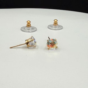 Aretes de oro amarillo de 14 k con topacio místico de mercurio