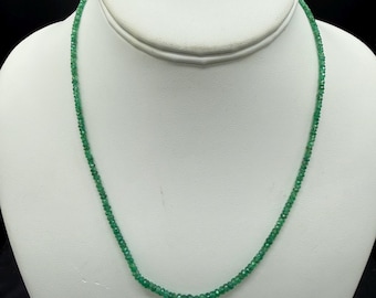 Collana con perline in oro 18 carati con chiusura a S e sfaccettata in tsavorite naturale