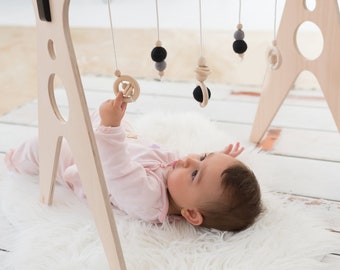 Wooden Baby Gym with five hangers /Activity baby Gym/ 8 colors / Sustainable / Baby's motor skills stimulation / Baby Shower gift/ No screws