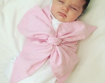 baby swaddle with bow