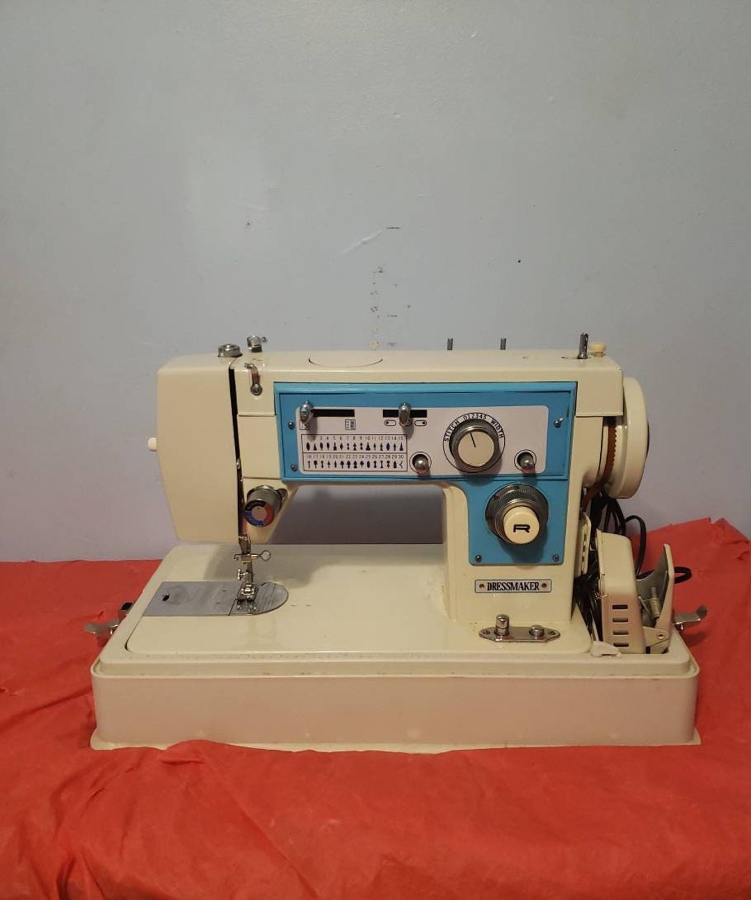 Vintage Kayser Sewing Machine, Rare Sewing Machine, Portable Sewing Machine  With Case and Key, Machine à Coudre Rétro. -  Israel