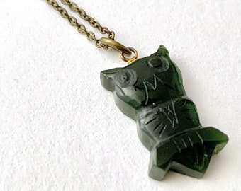 Owl pendant necklace made of green jade with bronze chain