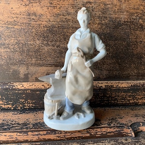Carl Scheidig Gräfenthal blacksmith horseshoe porcelain figurine Made in Germany
