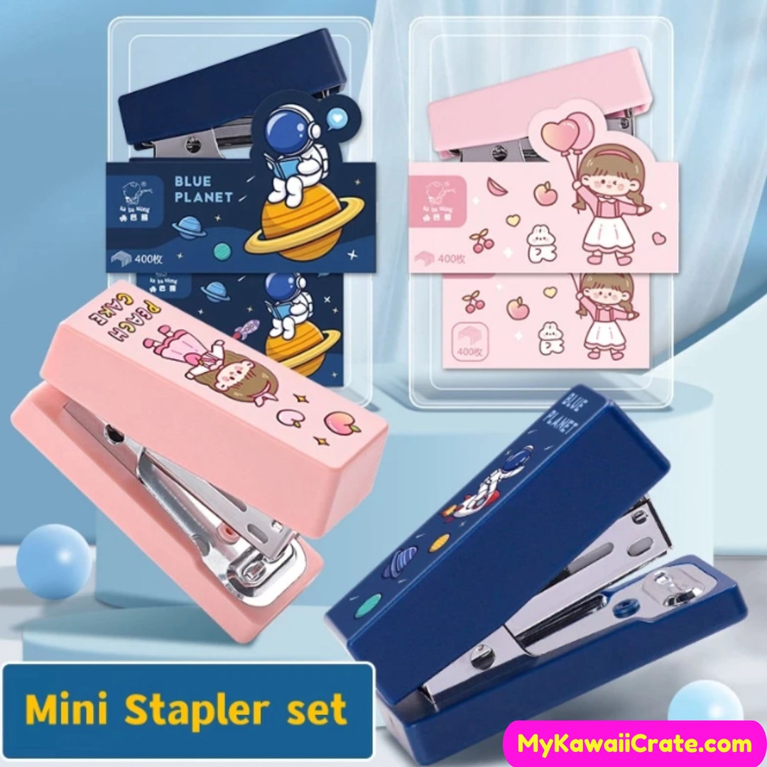 Kawaii Cute Mini Stapler Set With 400 Staples Cartoon Astronaut Girl