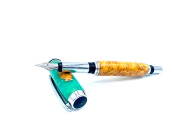 Fountain pen ash grain with green acrylic