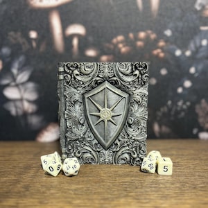 Handbemalte Paladin Würfel Wälzer, Würfelschale, Miniatur Aufbewahrung, Rollenspiele, DnD, Andenken Aufbewahrungsbox, Schmuckschatulle, individuelles Geschenk