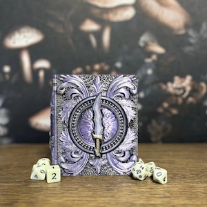 Handbemalte Rogue Würfel Wälzer, Würfelschale, Miniatur Aufbewahrung, Rollenspiele, DnD, Andenken Aufbewahrungsbox, Schmuckschatulle, individuelles Geschenk