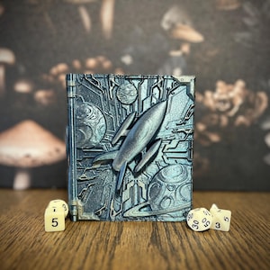 Handbemaltes Space Dice Wälzer, Würfeltablett, Minifiguren Aufbewahrung für Rollenspiele, DnD und magische Karten Aufbewahrung, individuelles Geschenk