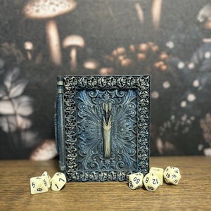 Handbemalte Waldläufer Würfel Wälzer, Würfelschale, Miniatur Aufbewahrung, Rollenspiele, DnD, Andenken Aufbewahrungsbox, Schmuckschatulle, individuelles Geschenk