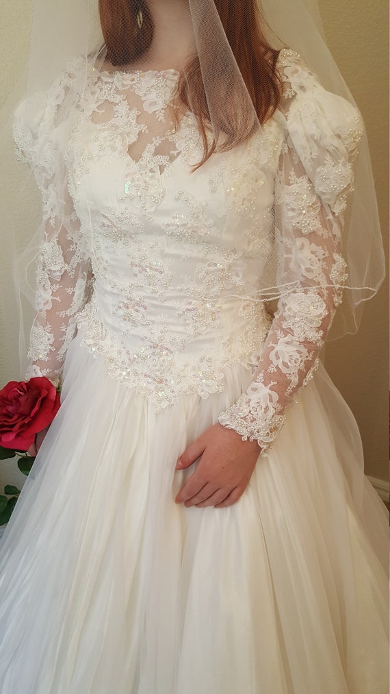 Beautiful chiffon wedding dresssize 16Sleeveless