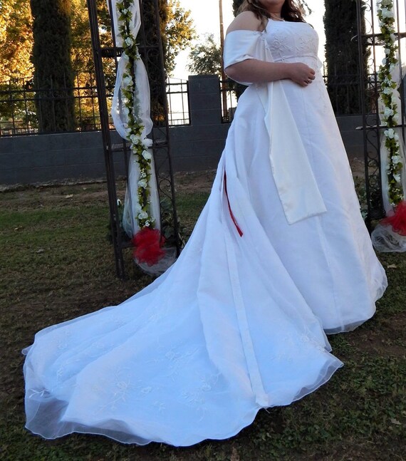 Beautiful chiffon wedding dresssize 16Sleeveless