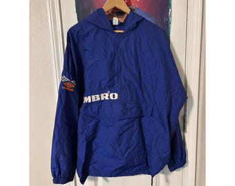 Giacca a vento vintage Umbro da uomo, taglia XL, blu, con cappuccio e cerniera a un quarto, anni '90.