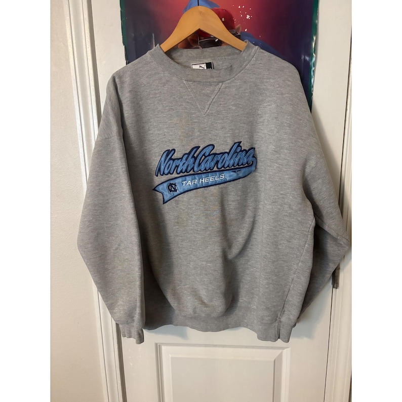 Sudadera vintage Puma North Carolina Tar Heels para hombre, talla XL, gris, bordada UNC imagen 1