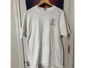 Camiseta vintage de 1995 del Día de la Selección de Chi Omega ECU El Gato con Sombrero Talla XL Fruit of the Loom USA