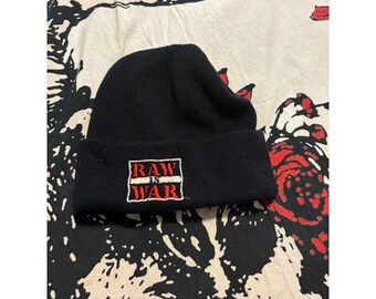 Gorro de lana negro de punto Titan Sports Youth Wrestling, modelo Raw Is War, de la colección WWF Raw Is War, de 1998.