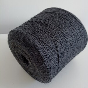 Grijs natuurlijk wollen garen Lamswol Alpacawolgaren op conus Weefdraad Wolgaren voor hand- en machinaal breien Haken 100-200 g / 3,5-7 oz