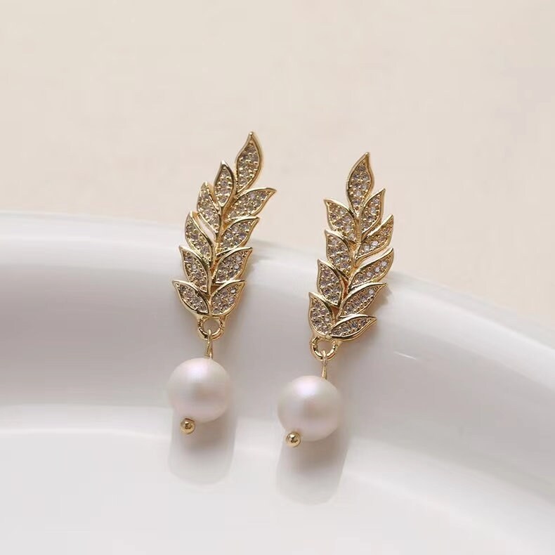 2pairs 9.4x27.7mm 14K Gold Plated Brass Zircon Leaf Ear